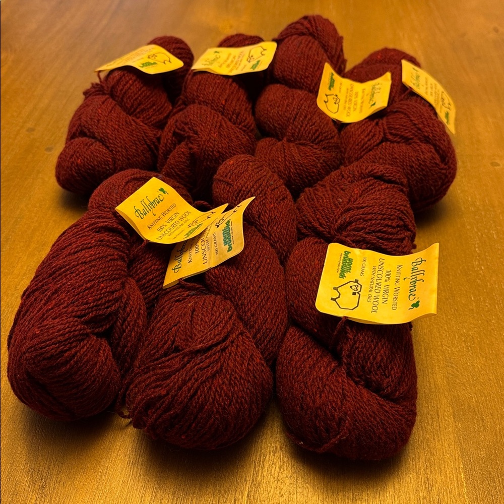 Ballybrae Worsted Unscoured 100% Virgin Wool Yarn - Maroon Tweed - Picture 2 of 5